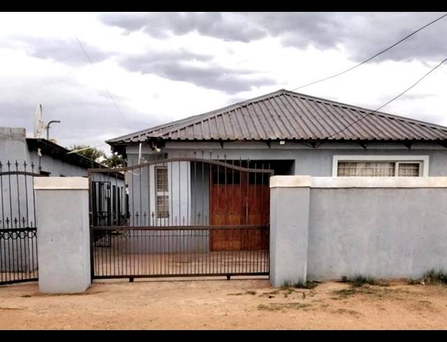 3 BEDROOM HOUSE FOR SALE IN SLOVOVILLE